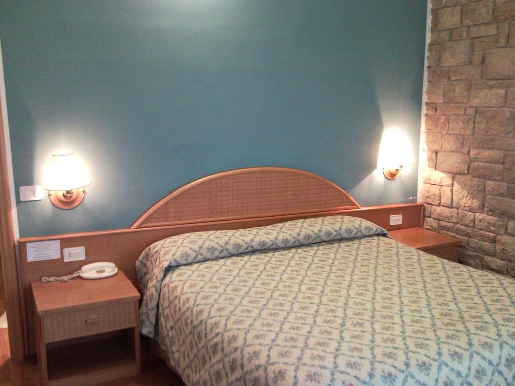 Hotel Cavalieri Passignano sul Trasimeno Extérieur photo