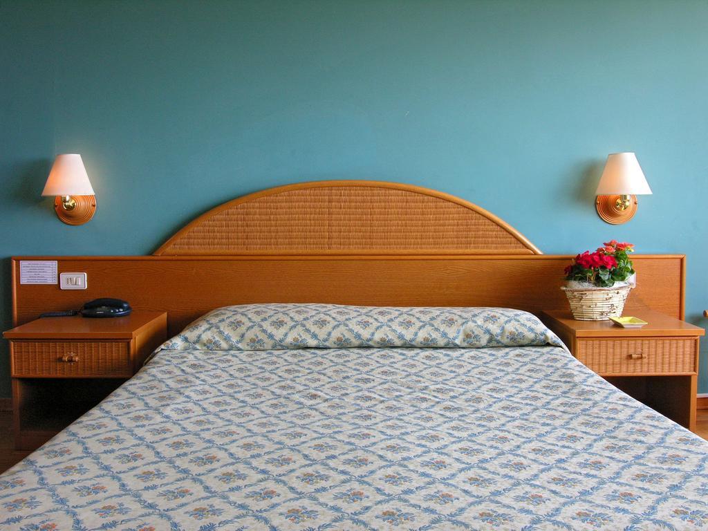 Hotel Cavalieri Passignano sul Trasimeno Extérieur photo