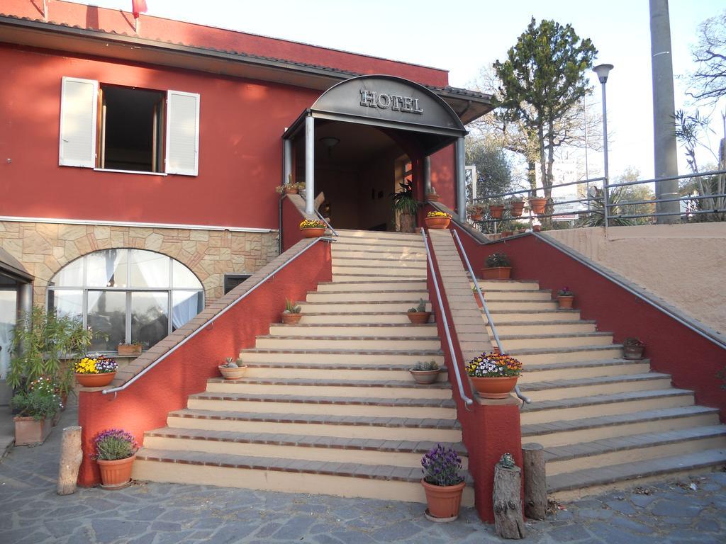 Hotel Cavalieri Passignano sul Trasimeno Extérieur photo