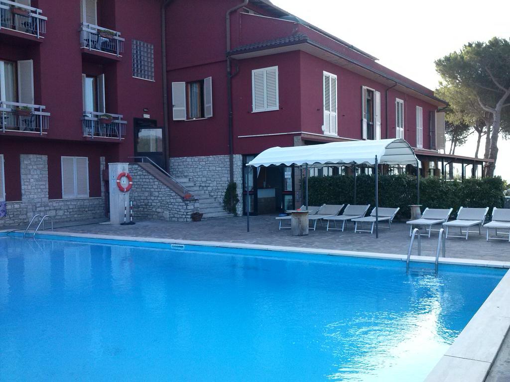 Hotel Cavalieri Passignano sul Trasimeno Extérieur photo
