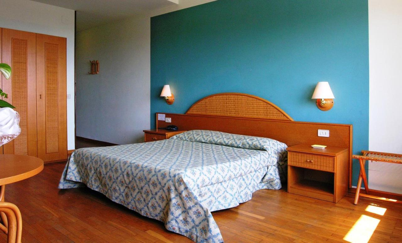 Hotel Cavalieri Passignano sul Trasimeno Extérieur photo